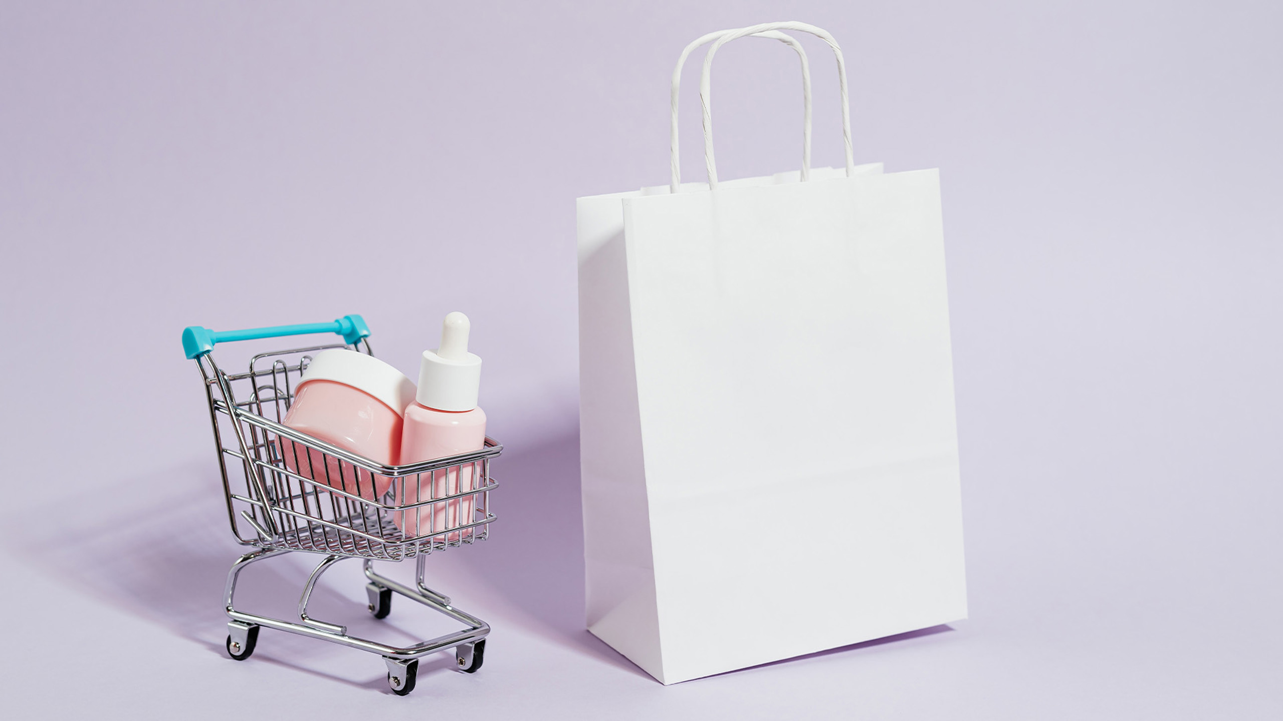  Indkøbskurv Med Produkter I Og Hvid Pose Med Lilla Baggrund